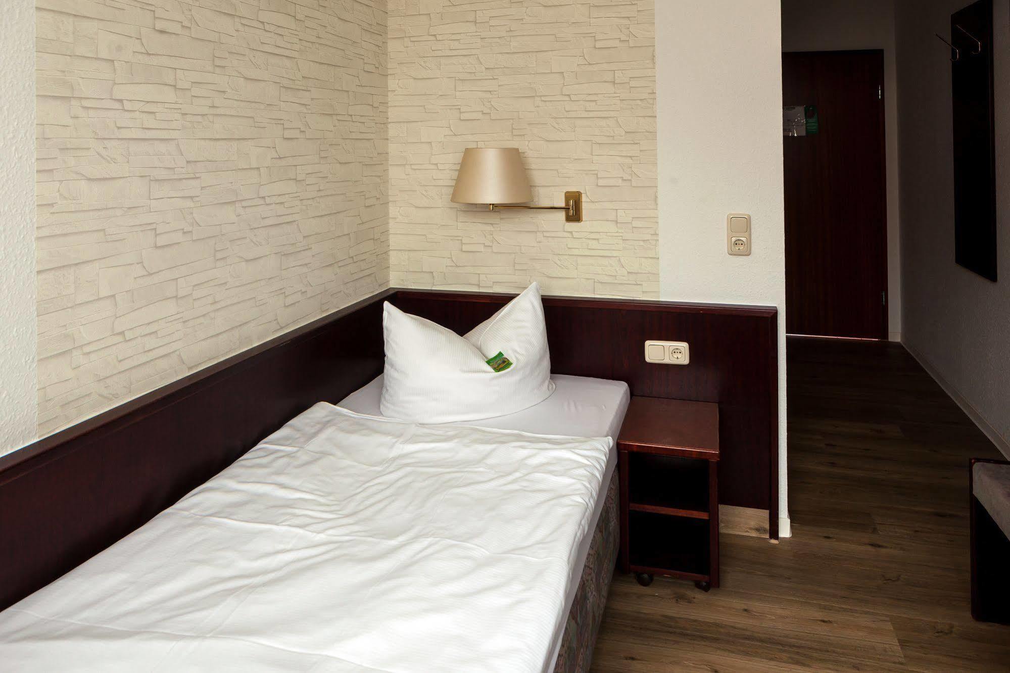 Hotel Anhalt Koethen  Buitenkant foto